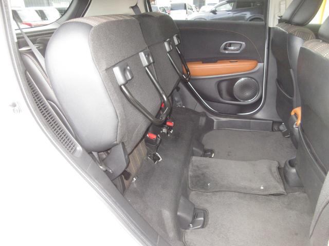 ヴェゼル ハイブリッドZ 純正メモリーナビBluetoothETCRカメラワンオーナー スマキー LEDランプ ETC付 整備記録簿 シ-トヒ-タ- サイドカーテンエアバック 運転席助手席エアバッグ VSA パワーステアリング(18枚目)