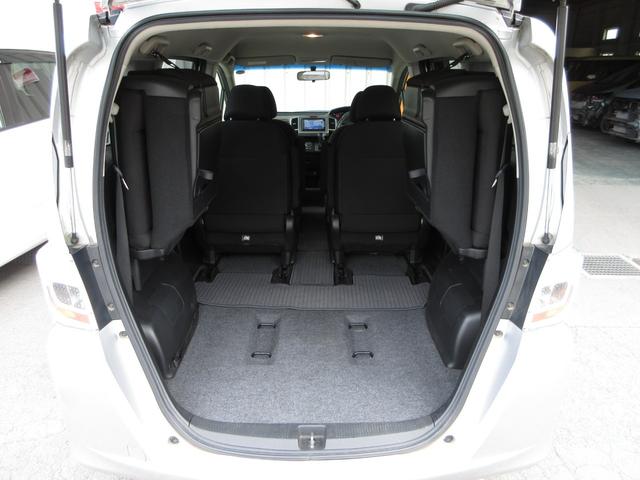 フリード Gジャストセレクション この車両は未加修現状販売「そのまんま車」になります。傷や凹み・内装を現状にて展示しております。詳しくはスタッフにお問い合わせください。純正メモリーナビRカメラ 両側Pスライドドア Bモニター パワステ(21枚目)