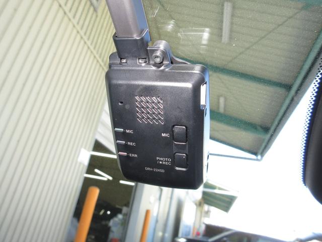 フィット ｅ：ＨＥＶホーム　ホンダセンシング純正９インチメモリーナビＢｌｕｅｔｏｏｔｈドラレコＥＴＣＲカメラワンオーナー　前後誤発進抑制機能　クリソナ　助手席エアバッグ　運転席エアバッグ　１オナ　アイドリングストップ　禁煙（4枚目）