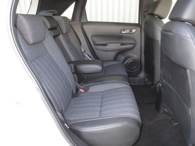 フィット ｅ：ＨＥＶホーム　ホンダセンシング純正９インチメモリーナビＢｌｕｅｔｏｏｔｈドラレコＥＴＣＲカメラワンオーナー　前後誤発進抑制機能　クリソナ　助手席エアバッグ　運転席エアバッグ　１オナ　アイドリングストップ　禁煙（17枚目）