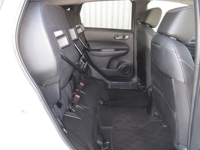 フィット ｅ：ＨＥＶホーム　ホンダセンシング純正９インチメモリーナビＢｌｕｅｔｏｏｔｈドラレコＥＴＣＲカメラワンオーナー　前後誤発進抑制機能　クリソナ　助手席エアバッグ　運転席エアバッグ　１オナ　アイドリングストップ　禁煙（18枚目）