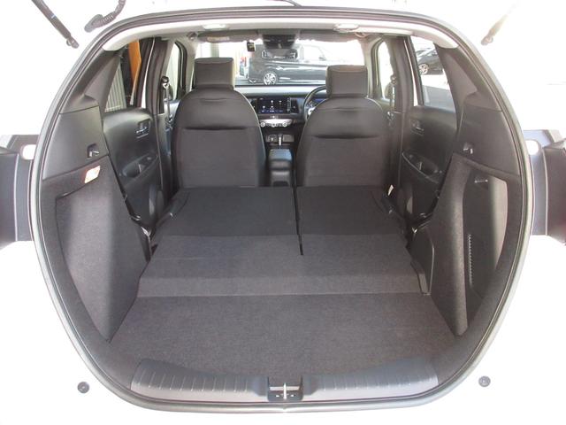 フィット ｅ：ＨＥＶホーム　ホンダセンシング純正９インチメモリーナビＢｌｕｅｔｏｏｔｈドラレコＥＴＣＲカメラワンオーナー　前後誤発進抑制機能　クリソナ　助手席エアバッグ　運転席エアバッグ　１オナ　アイドリングストップ　禁煙（19枚目）