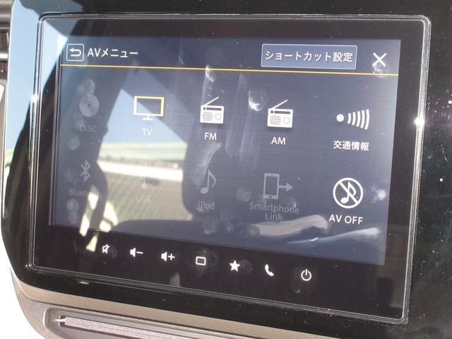 ナビゲーションはスズキ純正９インチメモリーナビを装着しております。ＡＭ、ＦＭ、ＣＤ、ＤＶＤ再生、Ｂｌｕｅｔｏｏｔｈ、フルセグＴＶがご使用いただけます。初めて訪れた場所でも安心ですね！