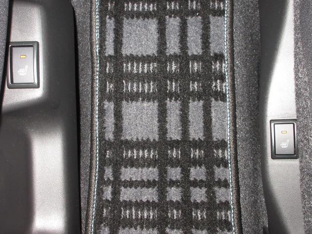 運転席＆助手席シートヒーターが付いてます。寒い冬でもスイッチＯＮで座面をあたたかくして、ドライブをさらに快適にしてくれます。
