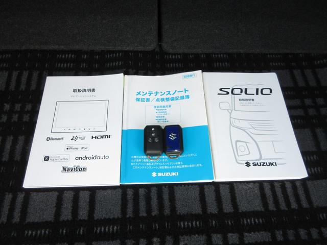 カギをバッグやポケットに入れたままでもドアロックの開閉やエンジン始動ができる『スマートキー』付き！暗くなってもキー穴を捜す必要が無くとっても便利ですから人気の装備です！