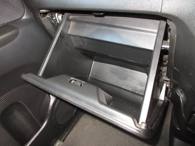 N-BOXカスタム G・Aパッケージ ケンウッドメモリーナビBluetooth 追突被害軽減ブレーキ iストップ サイドSRS 両側電動ドア 運転席エアバッグ 横滑り防止装置付き USB接続 パワーウインドウ DVD キーレス 記録簿有り(18枚目)