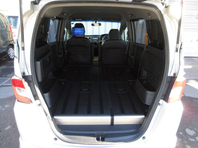 フリードスパイク Gエアロ 禁煙車 純正HDDナビ BTA ETC Rカメラ クルコン キーレス ナビTV 整備記録簿 助手席エアバッグ イモビライザー AAC 運転席エアバッグ DVD ワンセグテレビ(17枚目)