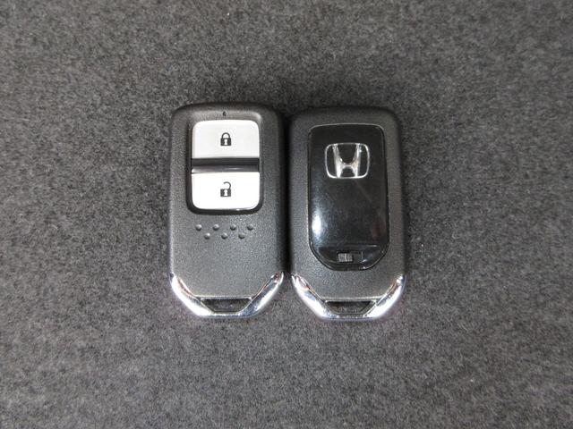 フィット 13G・Lホンダセンシング 純正CDコンポワンオーナードアバイザー 1オーナー車 サイドカーテンエアバック エアバック パワーウインドウ キーフリーシステム LEDライト オートエアコン VSA クルコン パワーステアリング(19枚目)