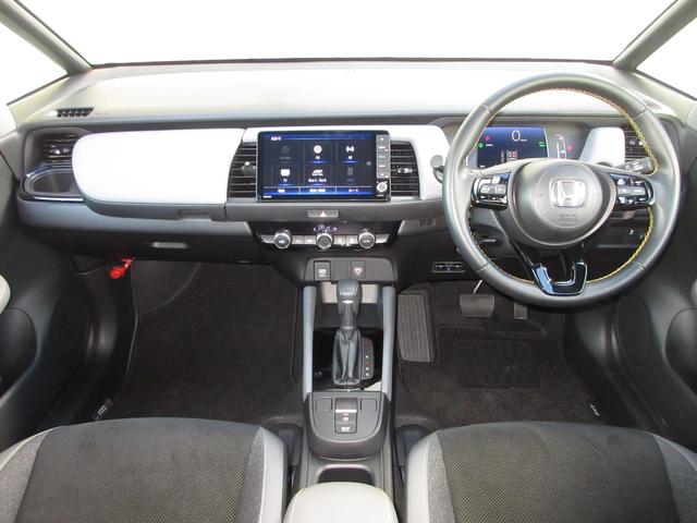 握りやすいハンドルには、オーディオコントロールとクルーズコントロールスイッチが装備されており、ハンドルから手を離さずに操作が出来ます。感覚で操作ができて便利で安全ですね！