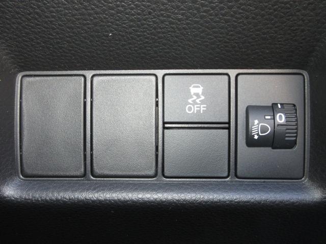 レーザーを照射しカメラで前走車等を検知し衝突の回避・軽減を図るホンダセンシングとＶＳＡ（車両挙動安定化制御システム）走る・曲がる・止まるの全領域で安定性を確保するためのシステム装備。安心ですね！