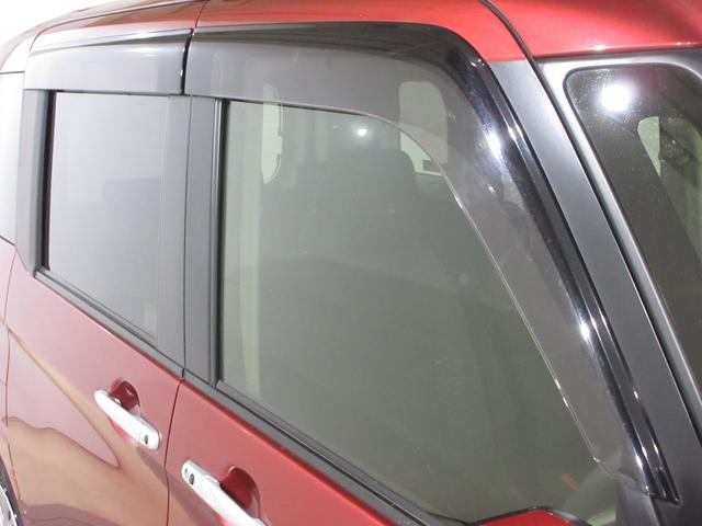 実用的で人気のオプション『ドアバイザー』が付いています！雨の日でも窓を開けて換気ができる便利な装備！付いてて良かったと思える用品です！