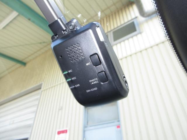 フィット e:HEVホームブラックスタイル 禁煙車ホンダセンシングホンダコネクトディスプレイBluetoothドラレコETCRカメラワンオーナー オートライト Bカメラ 1オーナー LEDライト クリアランスソナー サイドSRS VSA ABS(4枚目)