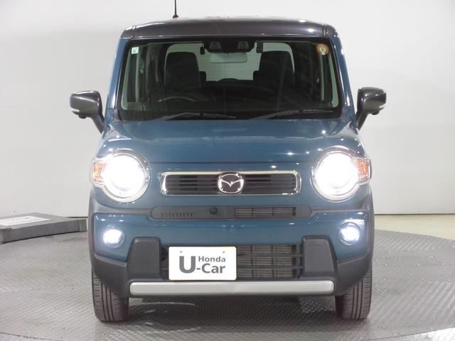 ハロゲンより明るく、より遠くまでさらなる安心感のあるＬＥＤヘッドライトを採用。照射軸の上下方向を自動調整するオートレベリング機構、点灯忘れも防止できるオートライトコントロール機構付きです。