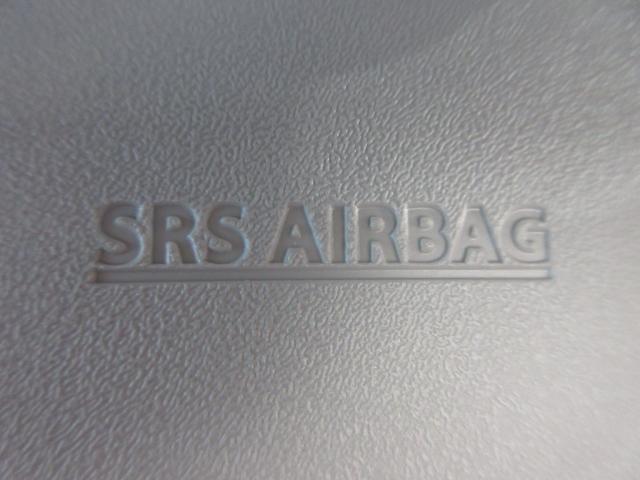 サイドカーテンエアバックシステムは、側面衝突時に大人から子供までさまざまな体格の乗員の頭部や頚部を広範囲で保護。特にセンターピラーへの頭部衝突を防ぐ展開性能を実現しています。