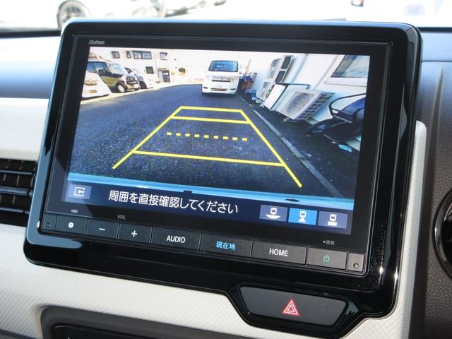 バックをするとき自動でリアの様子が映る『リアカメラ』付き！　ナビ画面で確認しながらバックができますから安心ですね。でも、目視も大切ですよ！安全第一でお願いします！