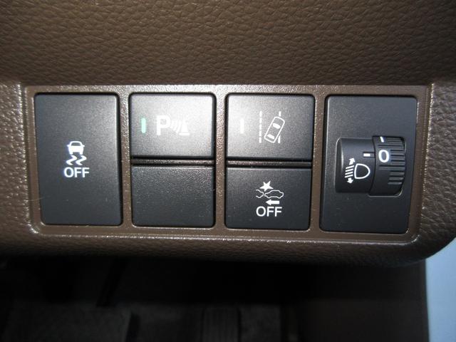 レーザーを照射しカメラで前走車等を検知し衝突の回避・軽減を図るホンダセンシングとＶＳＡ（車両挙動安定化制御システム）走る・曲がる・止まるの全領域で安定性を確保するためのシステム装備。安心ですね！