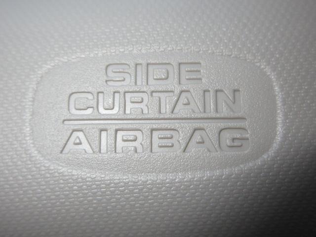 サイドカーテンエアバックシステムは、側面衝突時に大人から子供までさまざまな体格の乗員の頭部や頚部を広範囲で保護。特にセンターピラーへの頭部衝突を防ぐ展開性能を実現しています。