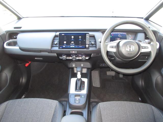 フィット ホーム　禁煙車ホンダセンシング純正９インチメモリーナビＢｌｕｅｔｏｏｔｈＥＴＣＲカメラワンオーナー　衝突軽減　リアカメラ　ソナー　ＵＳＢ接続　ＡＡＣ　横滑り防止機能　サイドエアバック　ワンオーナー車　スマキー（9枚目）