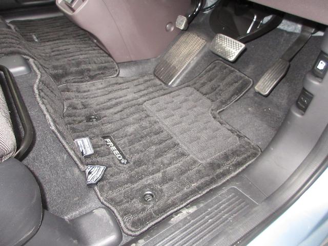 フリード＋ハイブリッド ハイブリッドＧ・ホンダセンシング　純正メモリーナビＢｌｕｅｔｏｏｔｈＥＴＣＲカメラワンオーナー　衝突軽減　ＶＳＡ　地デジ　盗難防止装置　スマ－トキ－　ＬＥＤヘッド　エアバッグ　クルーズコントロール　パワーステアリング　両席エアバック（14枚目）