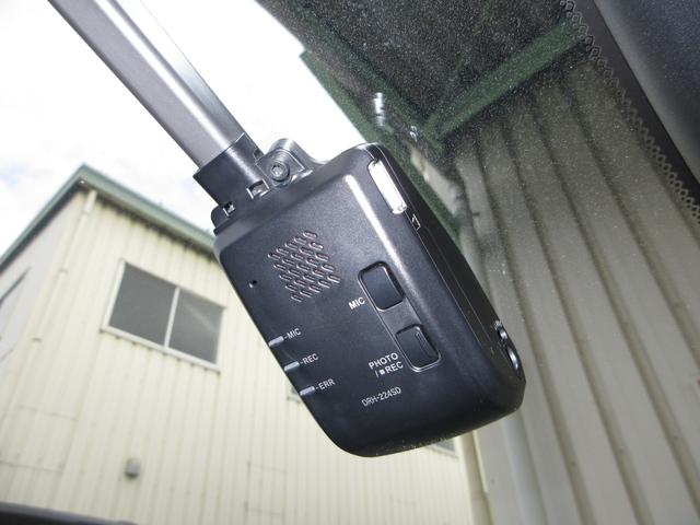 フィット ｅ：ＨＥＶリュクス　禁煙車ホンダセンシング純正９インチメモリーナビＢｌｕｅｔｏｏｔｈドラレコＥＴＣＲカメラワンオーナー　誤発進抑制機能　Ｉオーナー　リアカメラ　ＥＴＣ付　ＬＥＤ　シートヒーター　クルーズコントロール（3枚目）