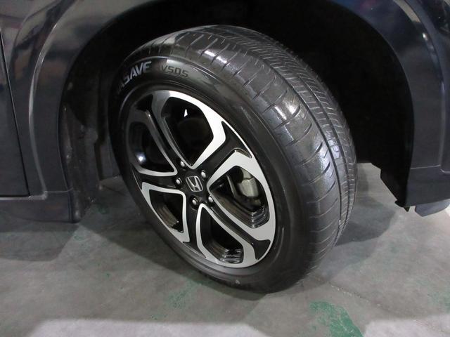 ヴェゼル ハイブリッドＺ・ホンダセンシング　禁煙車　ワンオーナー　ナビ　ミュージックサーバー　Ｂｌｕｅｔｏｏｔｈ　ＵＳＢ　フルセグ　リアカメラ　ＥＴＣ　シートヒーター　本革シート　パドルシフト　ＬＥＤ　純正前後ドラレコ　純正１７インチアルミ（26枚目）