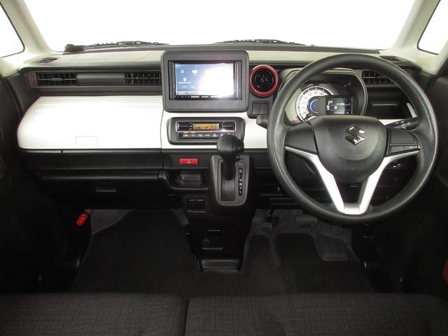 ステアリングホイールからスムーズに持ちかえられるインパネシフトを採用。シフトノブをコンパクト化し女性でも操作しやすいサイズとしました。３本スポークのステアリングは握りやすく操作性に優れた設計です。