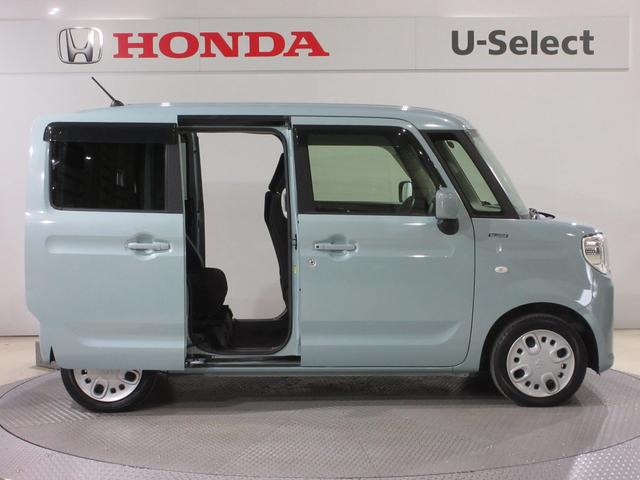 両側スライドドアー、ご年配の方やお子様まで乗り降り楽々です。開閉時の幅もスウィング式ドアーに比べ少なくてお隣の車に当ててしまう事も無くて安心です！