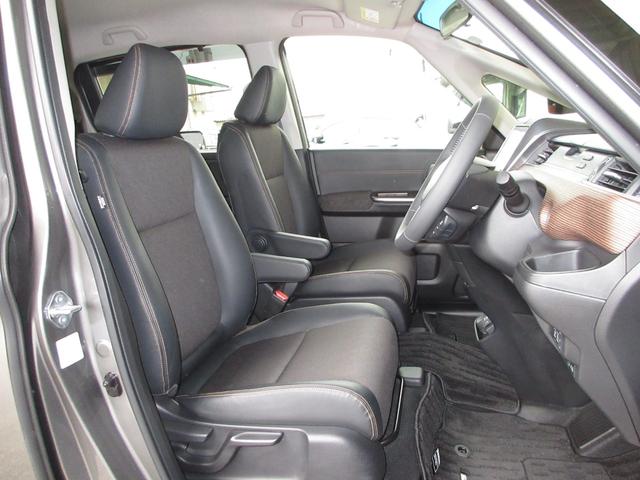 運転席には高さ調整ができる『シートハイトアジャスター機能』が付いています！これなら小柄な方にも大柄な方にも自分にぴったりの運転姿勢がとれますね〜！