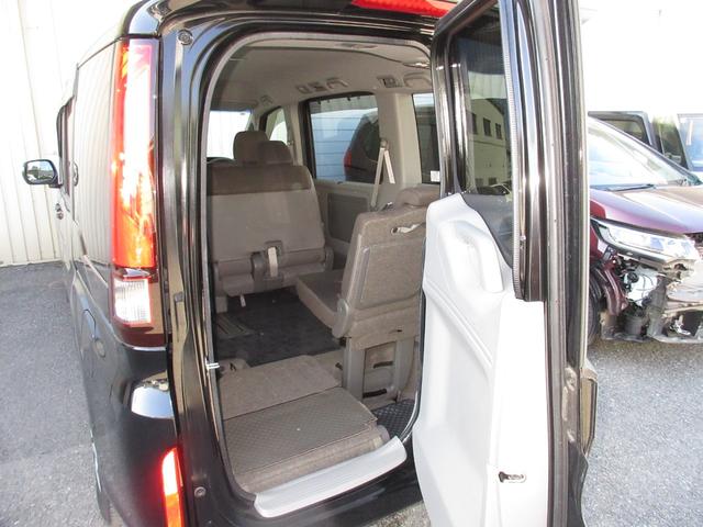 ステップワゴン Ｇホンダセンシング　禁煙車　ワンオーナー　点検パック当社実施済み　わくわくゲート　ナビ　ミュージックサーバー　Ｂｌｕｅｔｏｏｔｈ　フルセグ　リアカメラ　スマートキー　サイドカーテンエアバッグ　両側電動ドア　ＬＥＤ（11枚目）