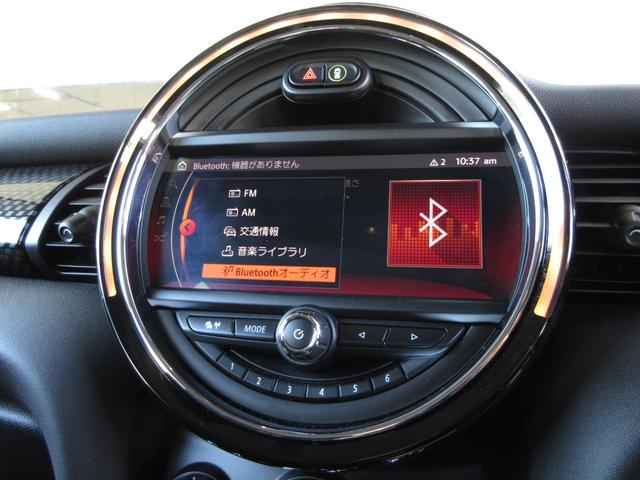 ナビゲーションは純正メモリーナビを装着しております。ＡＭ、ＦＭ、Ｂｌｕｅｔｏｏｔｈがご使用いただけます。初めて訪れた場所でも安心ですね！