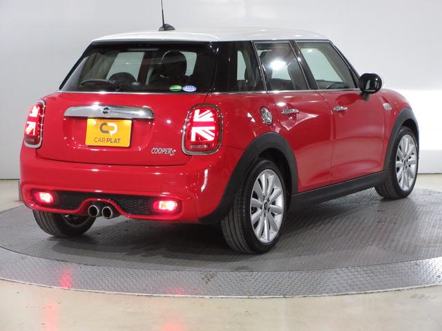 ボディクリーニング後、愛車をピカピカの状態へ保護するコーティング「ブライトパック」がおススメです！水垢がつきにくく、手入れがしやすくなりますよ！いつも愛車をきれいにしておきたい方におススメです。