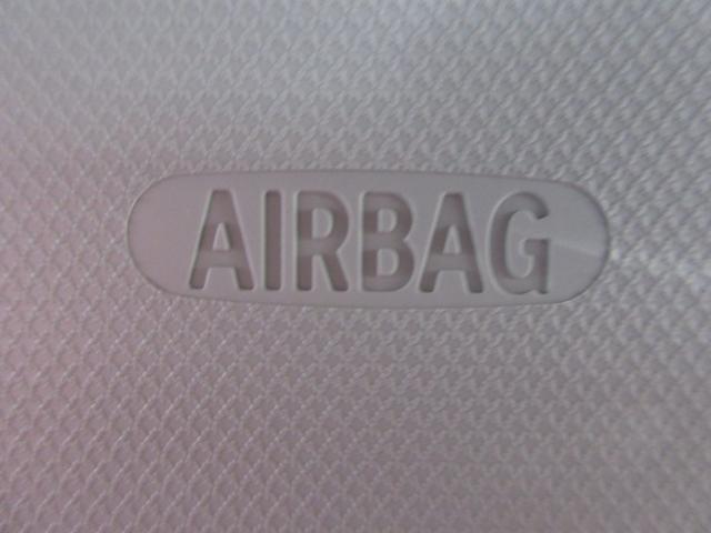 サイドカーテンエアバックシステムは、側面衝突時に大人から子供までさまざまな体格の乗員の頭部や頚部を広範囲で保護。特にセンターピラーへの頭部衝突を防ぐ展開性能を実現しています。