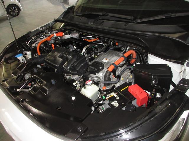 ヴェゼル ｅ：ＨＥＶＸ　ホンダセンシングホンダコネクトディスプレイＢｌｕｅｔｏｏｔｈドラレコＥＴＣＲカメラワンオーナー　前後障害物センサー　ＡＡＣ　１オーナ　イモビライザー　スマ－トキ－　誤発進抑制　ＰＷ　リアカメラ　ＥＳＣ（3枚目）