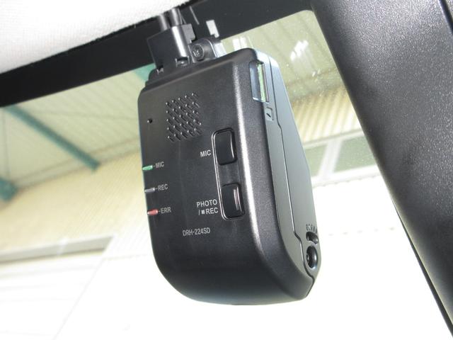 ヴェゼル ｅ：ＨＥＶＸ　ホンダセンシングホンダコネクトディスプレイＢｌｕｅｔｏｏｔｈドラレコＥＴＣＲカメラワンオーナー　前後障害物センサー　ＡＡＣ　１オーナ　イモビライザー　スマ－トキ－　誤発進抑制　ＰＷ　リアカメラ　ＥＳＣ（4枚目）