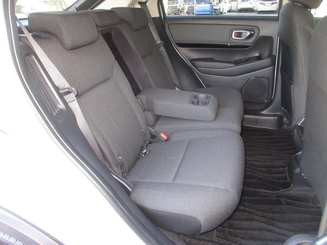 ヴェゼル ｅ：ＨＥＶＸ　ホンダセンシングホンダコネクトディスプレイＢｌｕｅｔｏｏｔｈドラレコＥＴＣＲカメラワンオーナー　前後障害物センサー　ＡＡＣ　１オーナ　イモビライザー　スマ－トキ－　誤発進抑制　ＰＷ　リアカメラ　ＥＳＣ（16枚目）