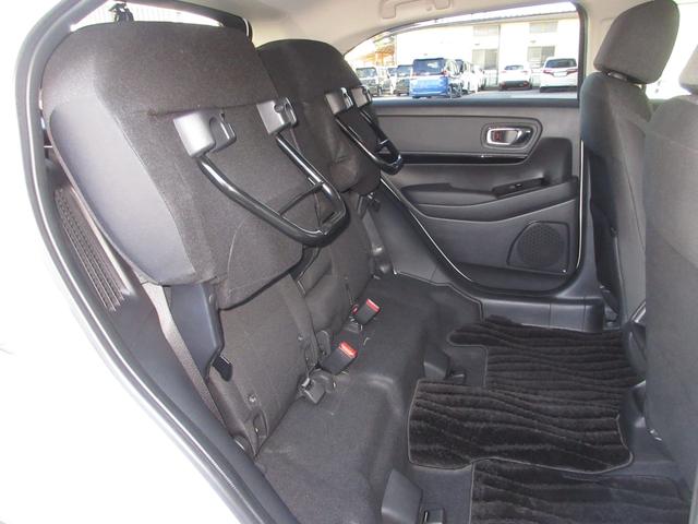 ヴェゼル ｅ：ＨＥＶＸ　ホンダセンシングホンダコネクトディスプレイＢｌｕｅｔｏｏｔｈドラレコＥＴＣＲカメラワンオーナー　前後障害物センサー　ＡＡＣ　１オーナ　イモビライザー　スマ－トキ－　誤発進抑制　ＰＷ　リアカメラ　ＥＳＣ（17枚目）