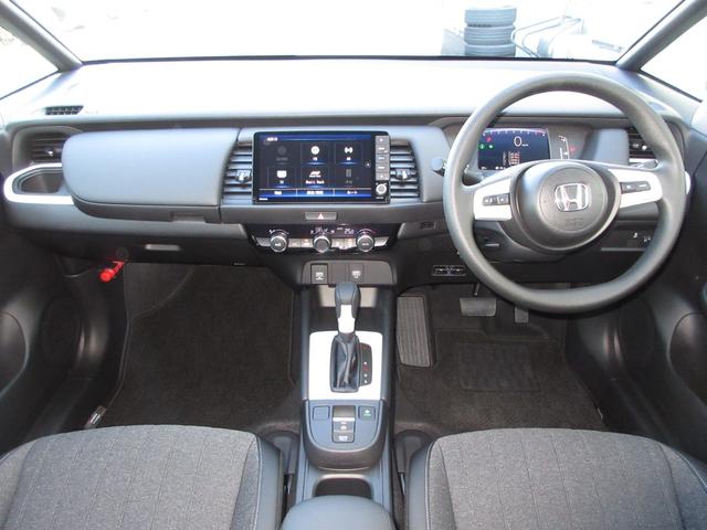 フィット ホーム　ホンダセンシング純正９インチメモリーナビＢｌｕｅｔｏｏｔｈＥＴＣＲカメラワンオーナー　衝突軽減　リアカメラ　ソナー　ＵＳＢ接続　ＡＡＣ　横滑り防止機能　サイドエアバック　ワンオーナー車　オートライト（10枚目）