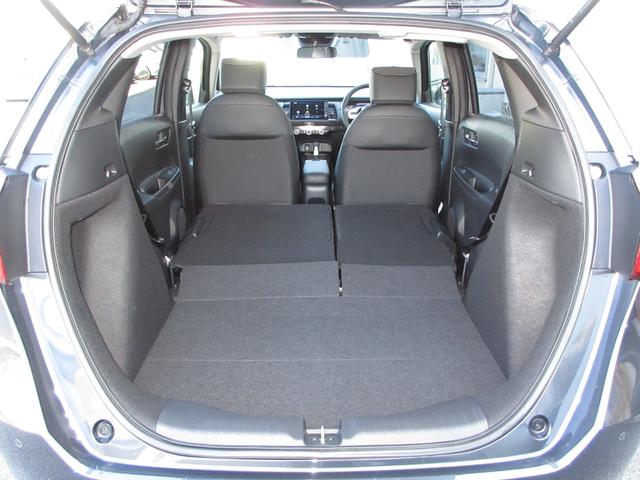 フィット ホーム　ホンダセンシング純正９インチメモリーナビＢｌｕｅｔｏｏｔｈＥＴＣＲカメラワンオーナー　衝突軽減　リアカメラ　ソナー　ＵＳＢ接続　ＡＡＣ　横滑り防止機能　サイドエアバック　ワンオーナー車　オートライト（18枚目）