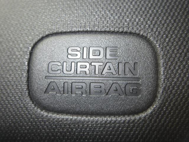 サイドカーテンエアバックシステムは、側面衝突時に大人から子供までさまざまな体格の乗員の頭部や頚部を広範囲で保護。特にセンターピラーへの頭部衝突を防ぐ展開性能を実現しています。