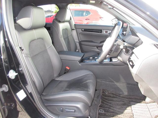 運転席に、シートの前後スライド、リクライニングを調整できるパワーシートを備えています。ドライバーに合せ最適なポジションが設定できます。