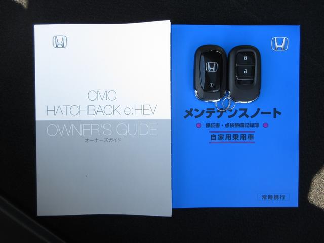 カギをバッグやポケットに入れたままでもドアロックの開閉やエンジン始動ができる『スマートキー』付き！暗くなってもキー穴を捜す必要が無くとっても便利ですから人気の装備です！