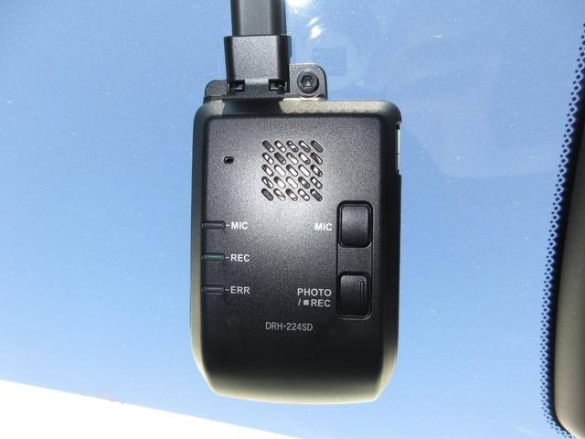 フィット e:HEVホームブラックスタイル 禁煙車ホンダセンシング純正9インチメモリーナビBluetoothドラレコETCRカメラワンオーナー オートライト Bカメラ 1オーナー LEDライト クリアランスソナー サイドSRS VSA 衝突軽減(4枚目)