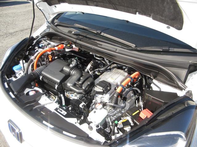 フィット e:HEVホームブラックスタイル 禁煙車ホンダセンシング純正9インチメモリーナビBluetoothドラレコETCRカメラワンオーナー オートライト Bカメラ 1オーナー LEDライト クリアランスソナー サイドSRS VSA 衝突軽減(6枚目)