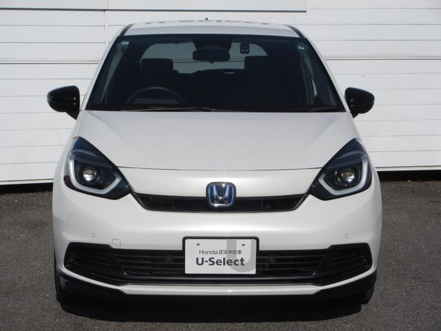 フィット e:HEVホームブラックスタイル 禁煙車ホンダセンシング純正9インチメモリーナビBluetoothドラレコETCRカメラワンオーナー オートライト Bカメラ 1オーナー LEDライト クリアランスソナー サイドSRS VSA 衝突軽減(7枚目)