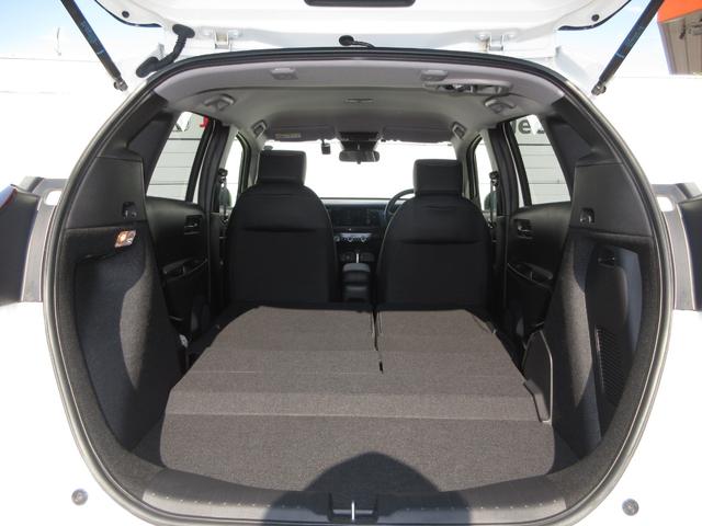フィット e:HEVホームブラックスタイル 禁煙車ホンダセンシング純正9インチメモリーナビBluetoothドラレコETCRカメラワンオーナー オートライト Bカメラ 1オーナー LEDライト クリアランスソナー サイドSRS VSA 衝突軽減(17枚目)