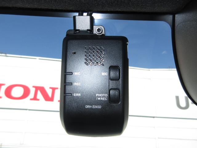 Ｎ－ＢＯＸカスタム ターボ　禁煙車ホンダセンシング純正９インチメモリーナビＢｌｕｅｔｏｏｔｈドラレコＥＴＣＲカメラワンオーナー　イモビライザー　１オナ　衝突被害軽減　ベンチシート　キーフリー　Ｐセンサー　ＥＳＣ　パワステ　Ｂカメ（4枚目）