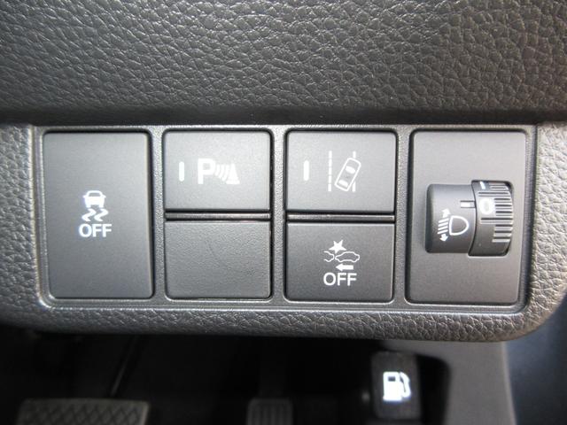 レーザーを照射しカメラで前走車等を検知し衝突の回避・軽減を図るホンダセンシングとＶＳＡ（車両挙動安定化制御システム）走る・曲がる・止まるの全領域で安定性を確保するためのシステム装備。安心ですね！