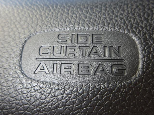 サイドカーテンエアバックシステムは、側面衝突時に大人から子供までさまざまな体格の乗員の頭部や頚部を広範囲で保護。特にセンターピラーへの頭部衝突を防ぐ展開性能を実現しています。