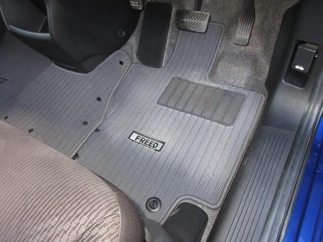 フリード ＧＨ　純正メモリーナビＥＴＣＲカメラワンオーナー　スマキー　１オーナー　リヤカメラ　ナビＴＶ　横滑り防止機能　禁煙　イモビライザー　メンテナンスノート　ＡＵＴＯエアコン　キーレス　Ｗエアバッグ　ＤＶＤ（13枚目）