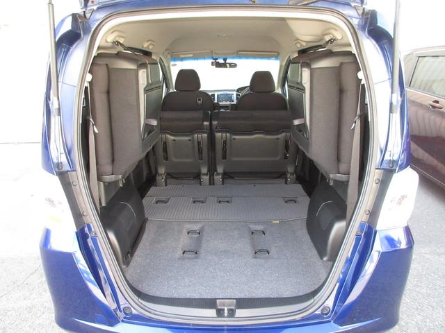 フリード ＧＨ　純正メモリーナビＥＴＣＲカメラワンオーナー　スマキー　１オーナー　リヤカメラ　ナビＴＶ　横滑り防止機能　禁煙　イモビライザー　メンテナンスノート　ＡＵＴＯエアコン　キーレス　Ｗエアバッグ　ＤＶＤ（17枚目）